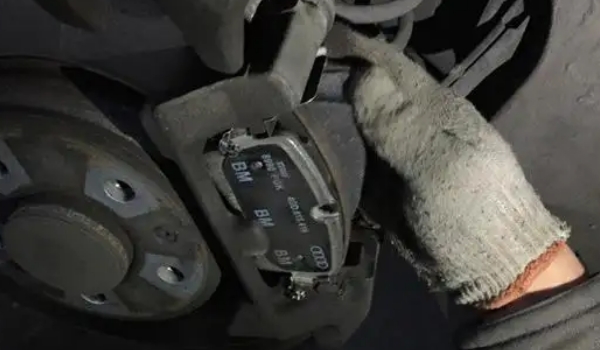 剎車(chē)片多久換一次，更換周期3到5萬(wàn)公里