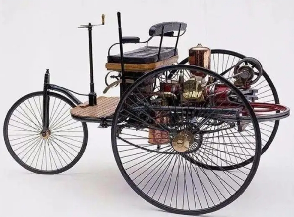 汽車的演變過程簡圖，歷經(jīng)三個時代