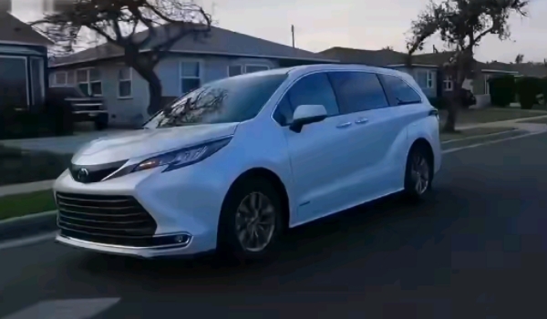 豐田塞納2022款圖片報價參數(shù) 新車僅售30.98萬（油電混合性能好）