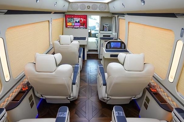 豐田考斯特9座商務車多少錢，市場報價90萬起（裸車最高優(yōu)惠12萬）