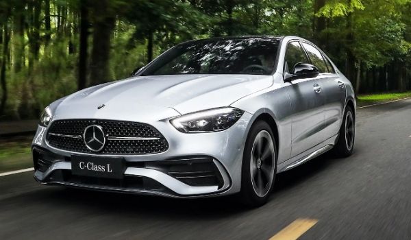 奔馳c級(jí)轎車價(jià)格，在售2022款報(bào)價(jià)32萬起