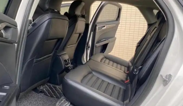 福特蒙迪歐怎么樣，標(biāo)配2.0T+8AT的動力總成（尺寸參數(shù)越級）