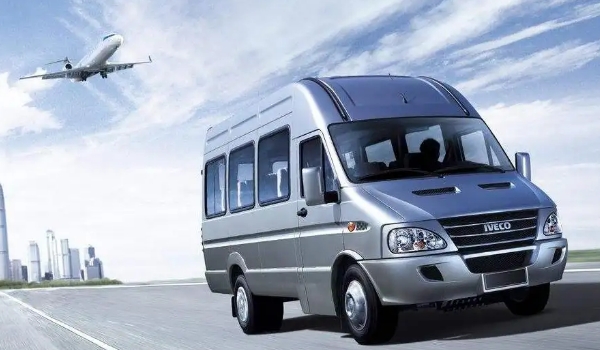 依維柯4米2廂式貨車報價，依維柯得意報價僅10萬起