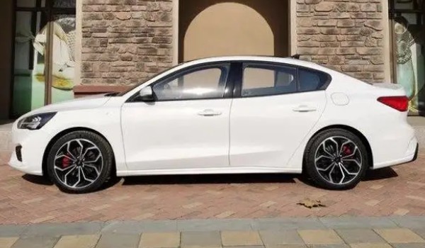 福特?？怂?022款報價及圖片 2022款?？怂故蹆r11萬元(落地13萬)