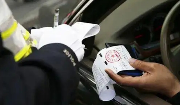 a2駕駛證能開什么車，屬于增駕車型（可以開牽引車）