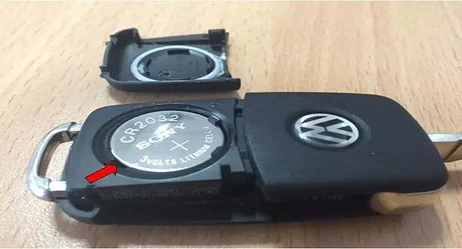 寶來(lái)車鑰匙換電池教程，更換方式大同小異
