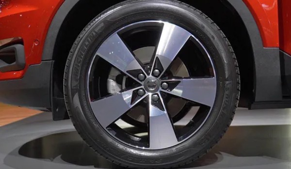 沃爾沃xc40輪胎型號是什么 輪胎型號235/50 r19(倍耐力輪胎)