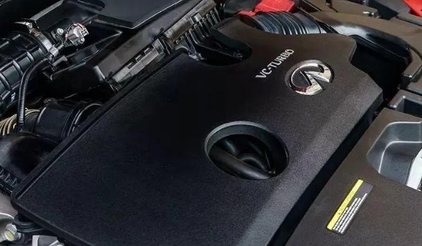 英菲尼迪qx50發(fā)動機號在哪里 發(fā)動機缸體位置(打開引擎蓋尋找)