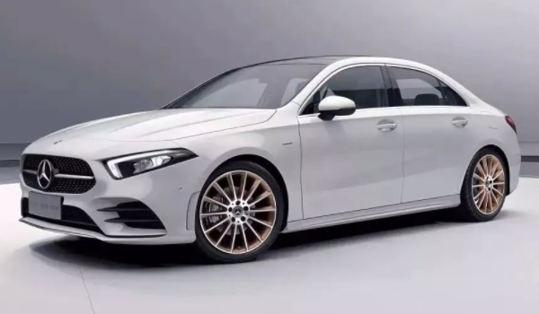 最新款奔馳30萬元左右 3款奔馳車型比較適合（顏值/性能/動(dòng)力較好）