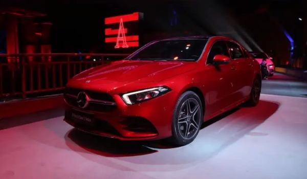 奔馳A180L報(bào)價(jià)及圖片 2022款入門車型僅售21.48萬(wàn)（全款落地23.30萬(wàn)）
