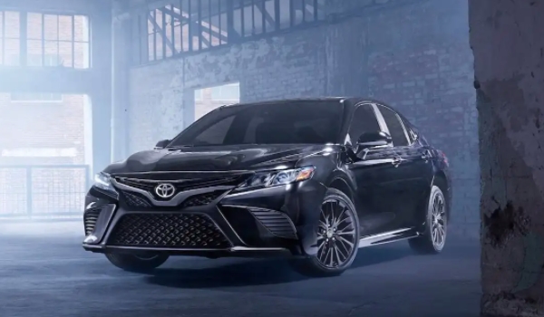 凱美瑞2022新款報價 2022款售價18.08萬元起（分期首付7.03萬）