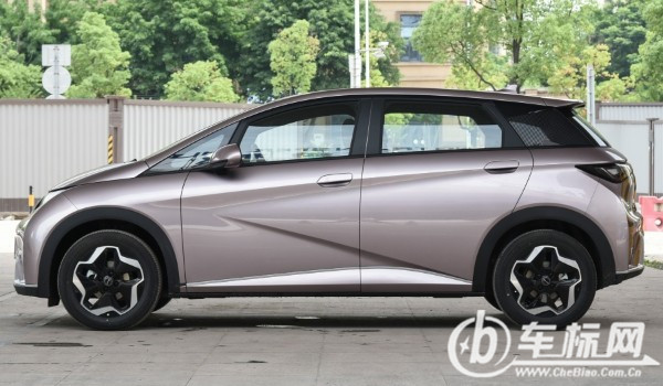 比亞迪海豚汽車報(bào)價(jià)及圖片 2021款海豚售價(jià)10萬(分期首付3萬)