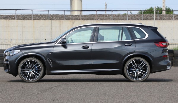 寶馬x5報(bào)價(jià)2022款價(jià)格及圖片 2022款寶馬x5售價(jià)60萬(分期首付18萬)