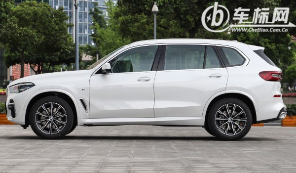 寶馬x5分期付款首付多少 分期首付18萬(wàn)(36期月供12645元)