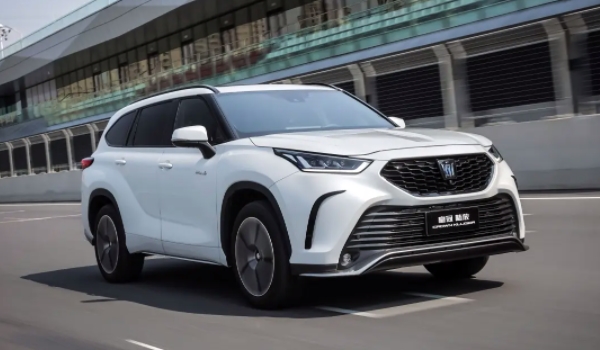皇冠陸放suv2022全新款價(jià)格七座 皇冠陸放新車(chē)售價(jià)28.38萬(wàn)（分期首付12.09萬(wàn)）