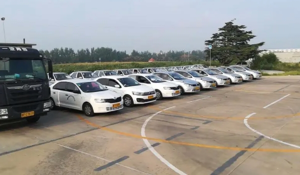 已經(jīng)有c1證了怎么考摩托車 直接到當(dāng)?shù)伛{校報(bào)名考?。ǘ?xiàng)合一）