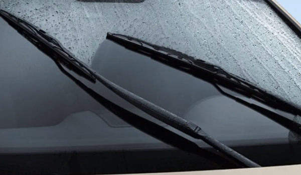 雨刮器刮玻璃有呱呱響怎么消除 對(duì)雨刷器進(jìn)行更換（有效解決問(wèn)題）