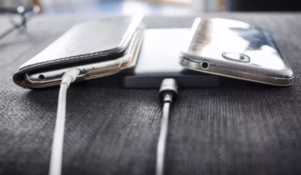 充電寶放在車?yán)锩鏁▎?會出現(xiàn)爆炸（要妥善保管）