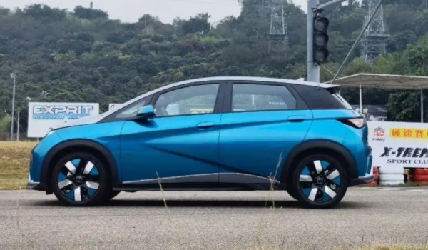 比亞迪海豚純電動(dòng)2022款參數(shù) 車(chē)輛尺寸長(zhǎng)度4070毫米/4125毫米/4150毫米