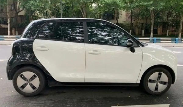 純電動(dòng)汽車排名及價(jià)格一覽 榮威ei5售價(jià)14萬(wàn)(續(xù)航可達(dá)501km)