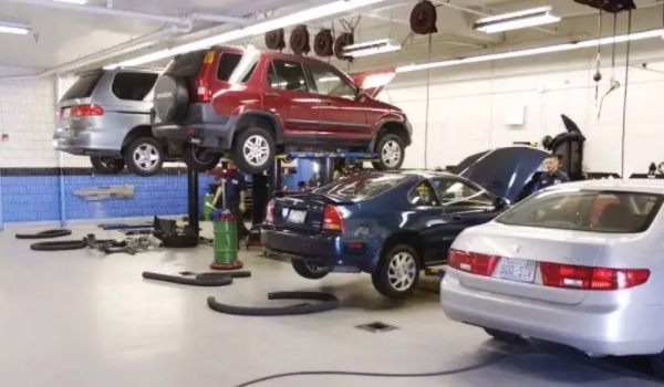 4s店保養(yǎng)和外面保養(yǎng)有什么區(qū)別 價(jià)格，配件，技術(shù)都有所不同