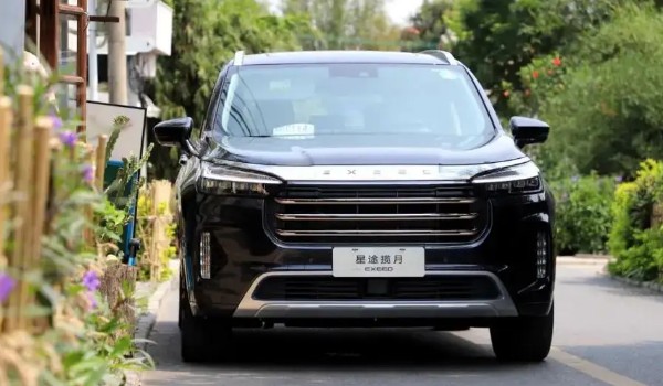 攬?jiān)滦姓廊A版2022價(jià)格 沒有行政豪華版車型(攬?jiān)率蹆r(jià)17萬(wàn)一輛)