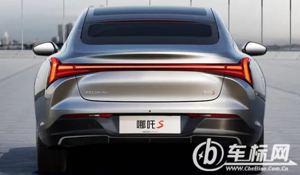 哪吒s2022款電動(dòng)汽車(chē)報(bào)價(jià) 哪吒s2022款19萬(wàn)一輛(第七年保值率32%)