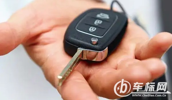 鑰匙能伸進去但扭不動 方向盤已經(jīng)上鎖(左右轉(zhuǎn)動方向盤)