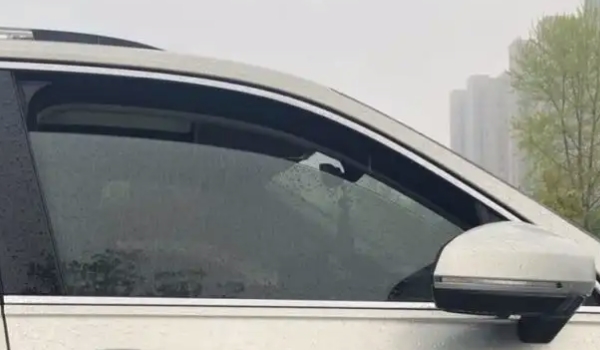 車窗沒(méi)關(guān),淋雨了,算泡水車? 屬于泡水車（輕微泡水車）