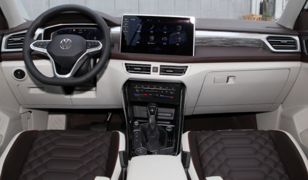 大眾探岳這個車怎么樣值得買嗎 輸出馬力可達220匹(百公里油耗8.4L)