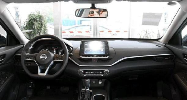 天籟20舒適版報(bào)價(jià)，價(jià)格跨度為17.98-26.98萬同級車型中性價(jià)比高