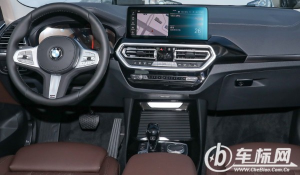 寶馬x3分期付款首付多少啊 分期首付11萬(wàn)(36期月供7669元)