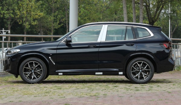 寶馬x3分期付款首付多少啊 分期首付11萬(wàn)(36期月供7669元)