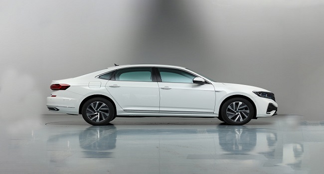 大眾帕薩特頂配多少錢，售價24.215萬元百公里綜合油耗為1.4升