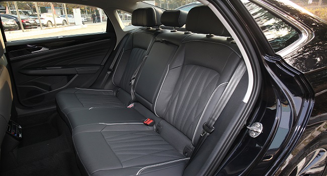 大眾帕薩特頂配多少錢，售價24.215萬元百公里綜合油耗為1.4升