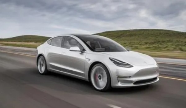特斯拉最便宜的一款多少錢 model 3售價(jià)26萬(wàn)一輛(落地27萬(wàn))
