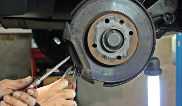 4個剎車片一般多少錢 500元-1000元之間（具體價格以車型為準）