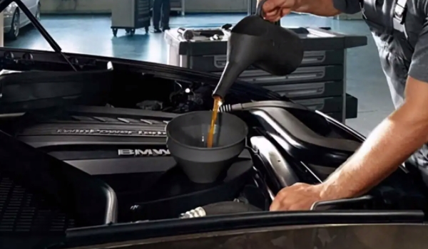 車(chē)保養(yǎng)一般都保養(yǎng)什么 更換機(jī)油/機(jī)濾/檢查車(chē)輛使用情況