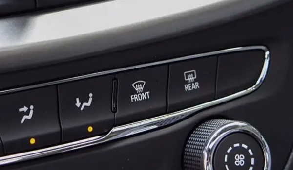 REAR汽車(chē)按鍵是什么意思 機(jī)動(dòng)車(chē)輛的后風(fēng)擋除霜功能（使用非常方便）