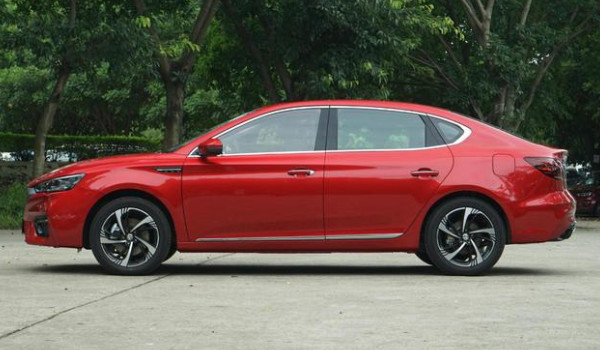 名爵6怎么樣值得買嗎 車身長(zhǎng)達(dá)4.7米(百公里油耗8L)