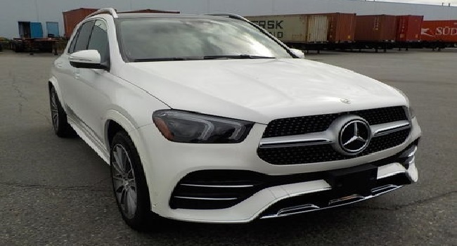 奔馳gle350最新價格2022，指導(dǎo)價為78.88萬元-92.33萬元豪氣沖天