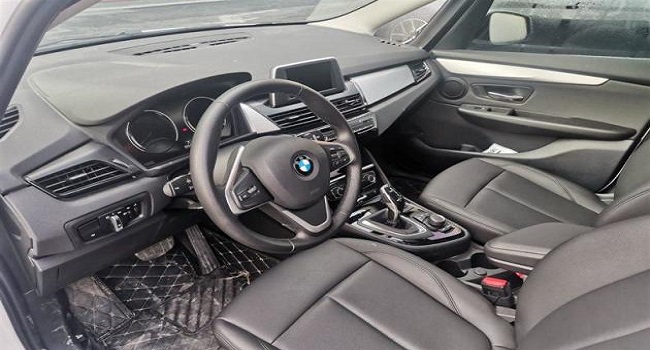 進(jìn)口寶馬2系多功能旅行車怎么樣，內(nèi)飾溫馨舒適適合旅行駕駛