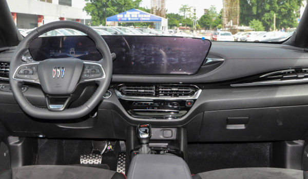 別克昂揚(yáng)怎么樣值得買嗎 輸出馬力可達(dá)184匹(車身長達(dá)4.6米)