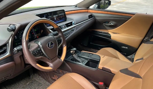 雷克薩斯es300h混動(dòng)多少錢 2022款es300h混動(dòng)售價(jià)37萬(落地價(jià)42萬)