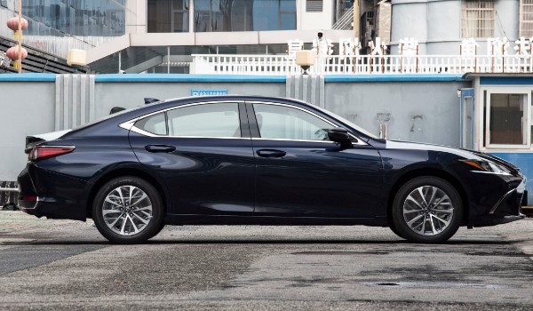 雷克薩斯es300h混動(dòng)多少錢 2022款es300h混動(dòng)售價(jià)37萬(落地價(jià)42萬)
