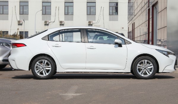 豐田雷凌混動版價格及圖片 2022款雷凌混動版售價11萬(落地13萬)