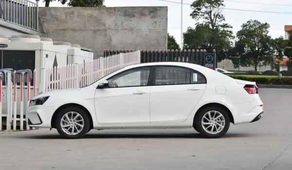 吉利帝豪多少錢(qián)一臺(tái)自動(dòng)擋 帝豪自動(dòng)擋售價(jià)7萬(wàn)(落地8萬(wàn))