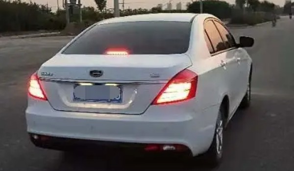 吉利帝豪多少錢(qián)一臺(tái)自動(dòng)擋 帝豪自動(dòng)擋售價(jià)7萬(wàn)(落地8萬(wàn))