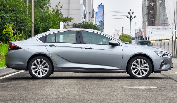 別克君威油耗多少真實(shí)油耗 百公里油耗8.3L(油耗一公里6毛錢(qián))