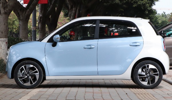 歐拉黑貓新能源電動(dòng)汽車價(jià)格 2022款黑貓售價(jià)8萬(wàn)(落地價(jià)9萬(wàn))